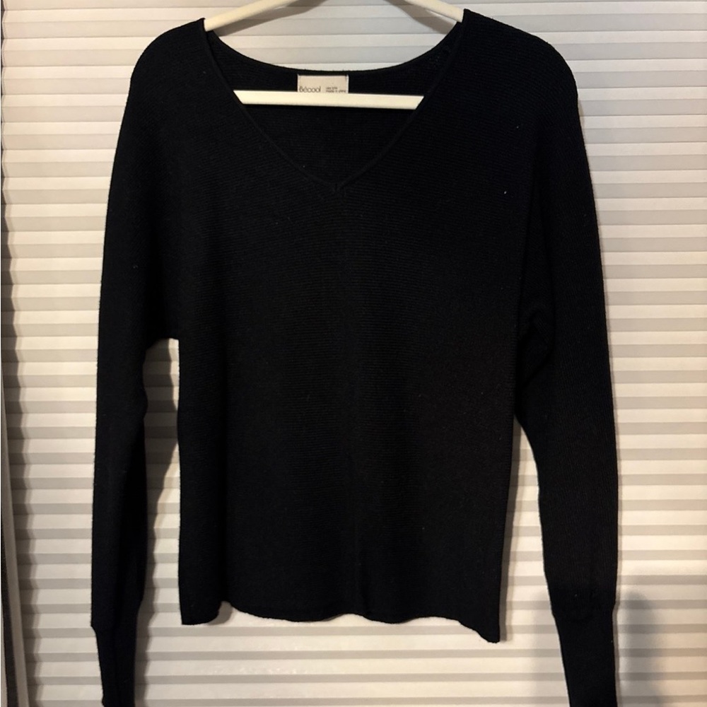 BE COOL Classic Black V-Neck Sweater
